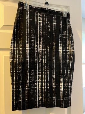 Banana Republic Black & White Vertical Stripe Pencil Skirt